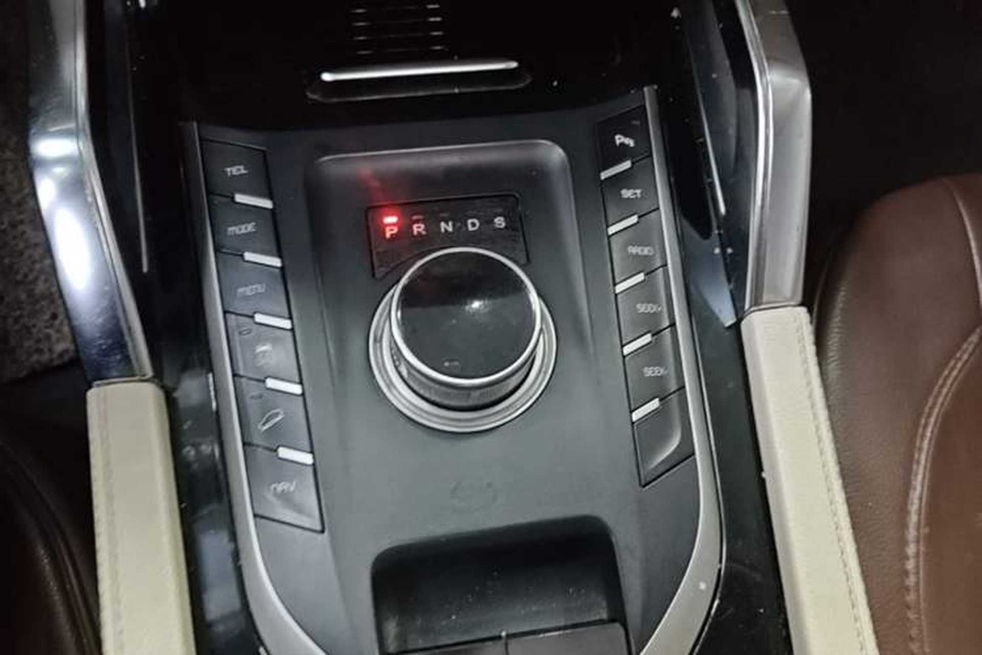 Used Zotye T700 2017 1.8T Dual-Clutch Prestige Model Gear Lever
