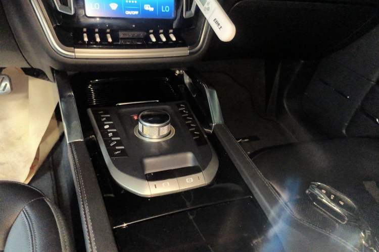 Used Zotye T700 2017 1.8T Dual-Clutch Flagship Model Gear Lever