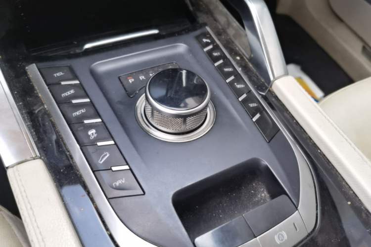 Used Zotye T700 2017 1.8T Dual-Clutch Prestige Model Gear Lever