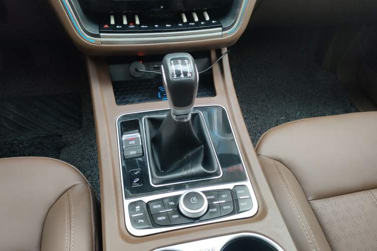 Used Zotye T700 2017 1.8T Manual Luxury Model Gear Lever