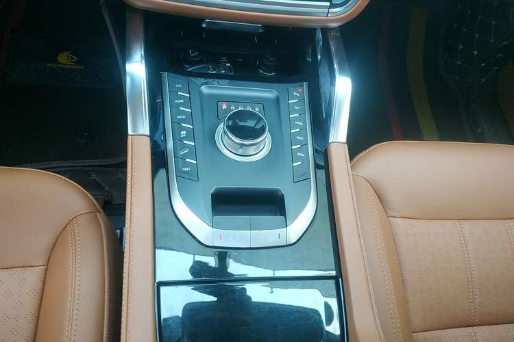 Used Zotye T700 2017 1.8T Dual-Clutch Luxury Model Gear Lever