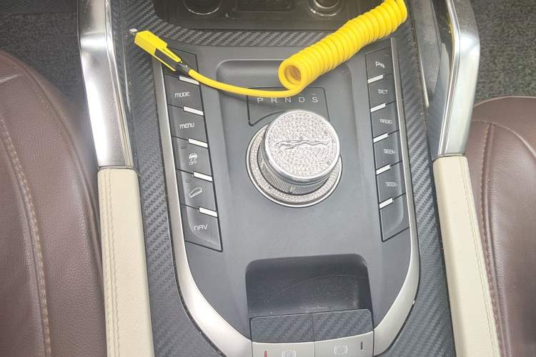 Used Zotye T700 2017 1.8T Dual-Clutch Prestige Model Gear Lever