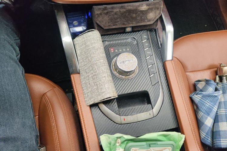 Used Zotye T700 2017 1.8T Dual-Clutch Prestige Model Gear Lever