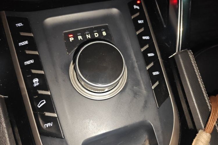 Used Zotye T700 2017 1.8T Dual-Clutch Prestige Model Gear Lever