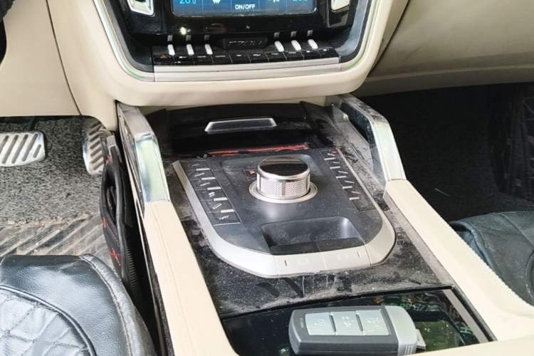 Used Zotye T700 2017 1.8T Dual-Clutch Prestige Model Gear Lever