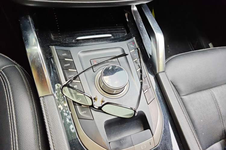 Used Zotye T700 2017 1.8T Dual-Clutch Luxury Model Gear Lever
