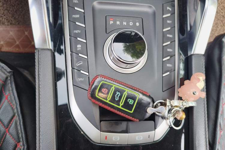 Used Zotye T700 2017 1.8T Dual-Clutch Prestige Model Gear Lever