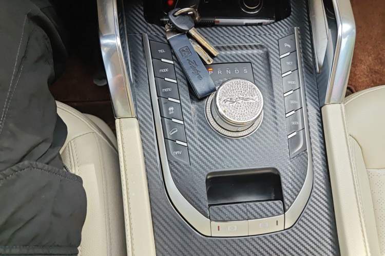 Used Zotye T700 2017 1.8T Dual-Clutch Prestige Model Gear Lever