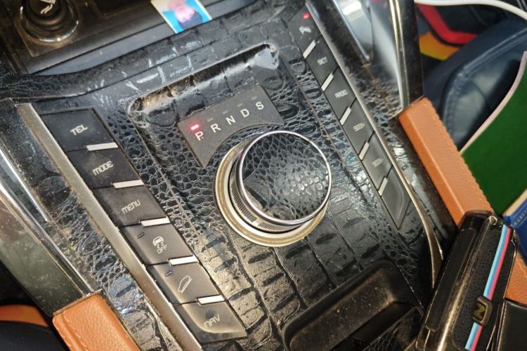 Used Zotye T700 2017 1.8T Dual-Clutch Luxury Model Gear Lever