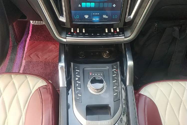 Used Zotye T700 2017 1.8T Dual-Clutch Flagship Model Gear Lever