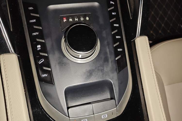 Used Zotye T700 2017 1.8T Dual-Clutch Prestige Model Gear Lever