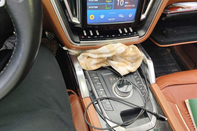 Used Zotye T700 2017 1.8T Dual-Clutch Luxury Model Gear Lever