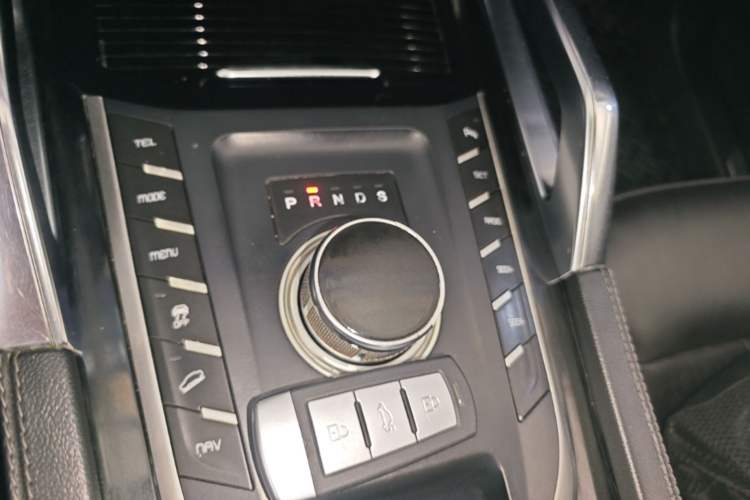 Used Zotye T700 2017 1.8T Dual-Clutch Prestige Model Gear Lever