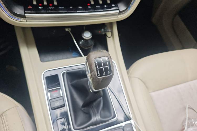 Used Zotye T700 2017 1.8T Manual Luxury Model Gear Lever