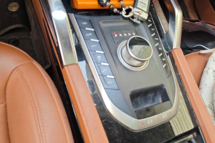 Used Zotye T700 2017 1.8T Dual-Clutch Luxury Model Gear Lever