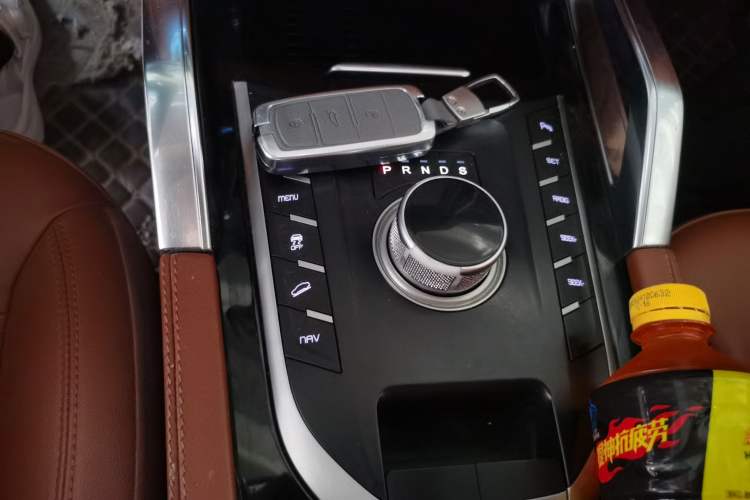 Used Zotye T700 2017 1.8T Dual-Clutch Luxury Model Gear Lever