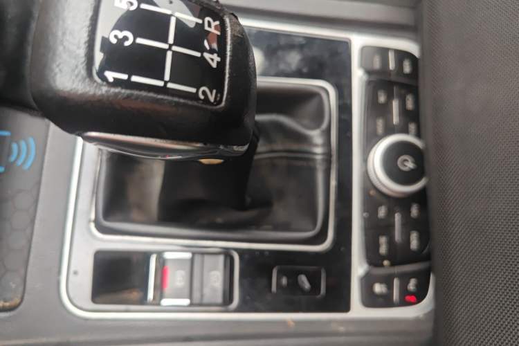 Used Zotye T700 2017 1.8T Manual Luxury Model Gear Lever