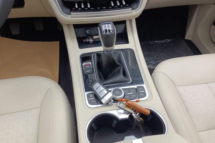 Used Zotye T700 2017 1.8T Manual Luxury Model Gear Lever