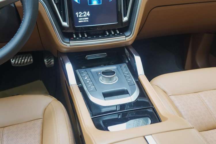 Used Zotye T700 2017 2.0T Automatic Prestige Edition Gear Lever