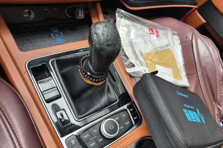 Used Zotye T700 2017 1.8T Manual Luxury Model Gear Lever