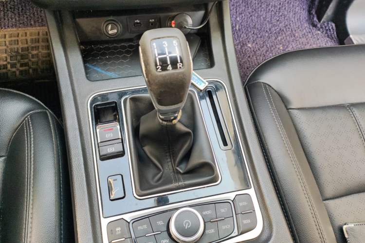 Used Zotye T700 2017 1.8T Manual Luxury Model Gear Lever