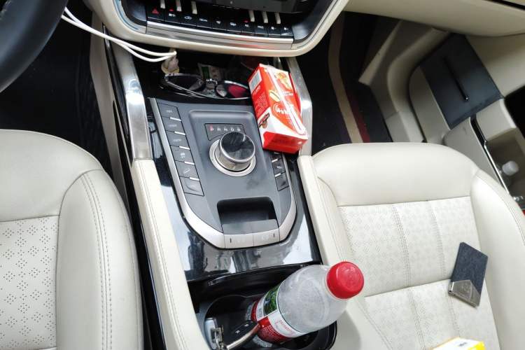 Used Zotye T700 2017 1.8T Dual-Clutch Luxury Model Gear Lever