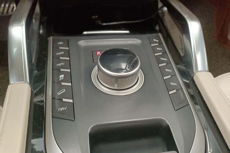 Used Zotye T700 2017 1.8T Dual-Clutch Prestige Model Gear Lever