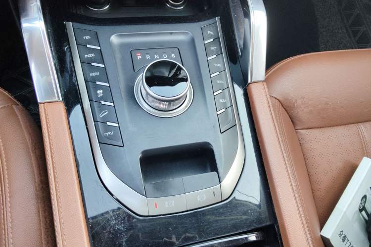 Used Zotye T700 2017 1.8T Dual-Clutch Prestige Model Gear Lever