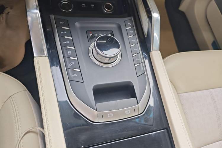 Used Zotye T700 2017 1.8T Dual-Clutch Luxury Model Gear Lever