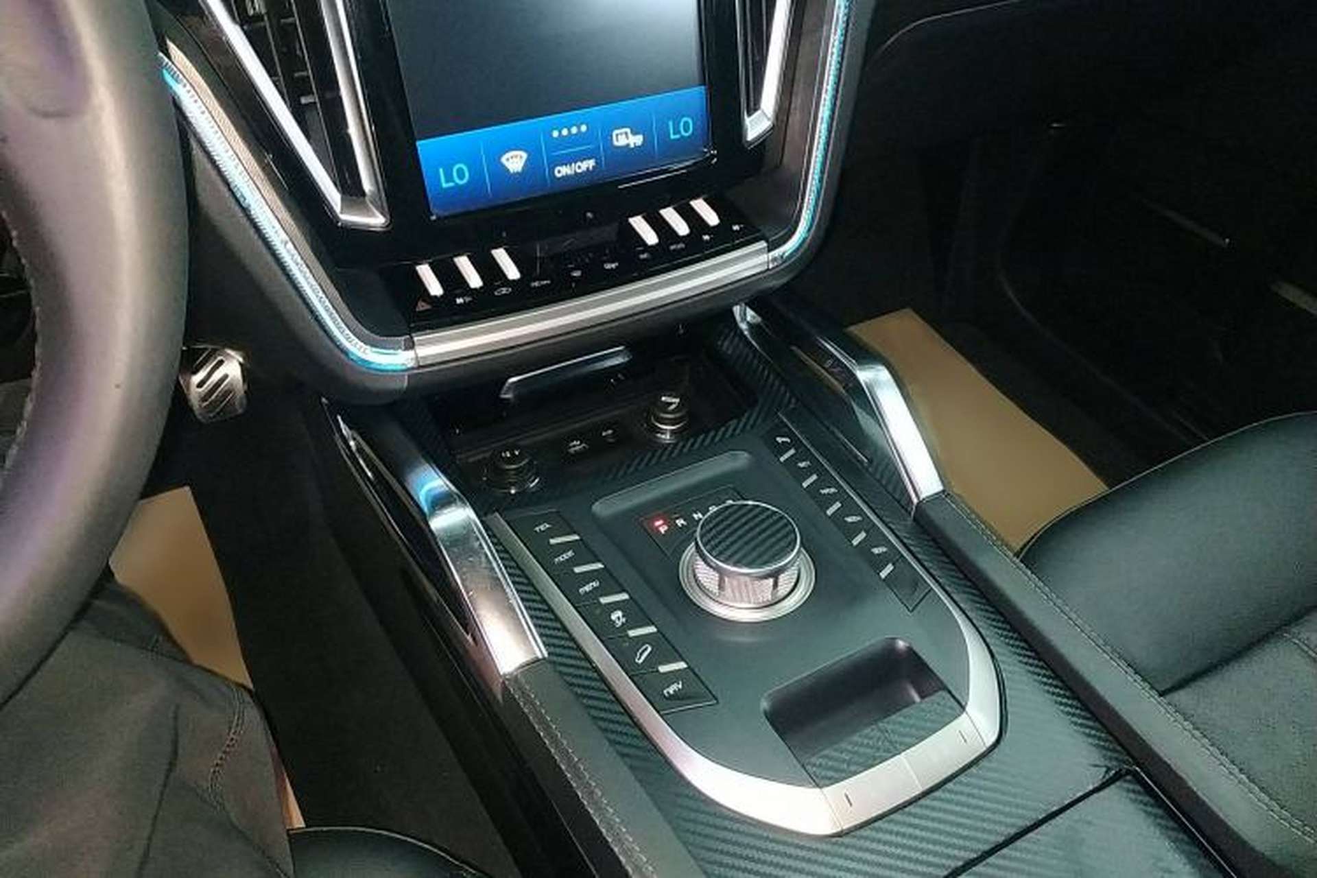 Used Zotye T700 2017 1.8T Dual-Clutch Luxury Model Gear Lever