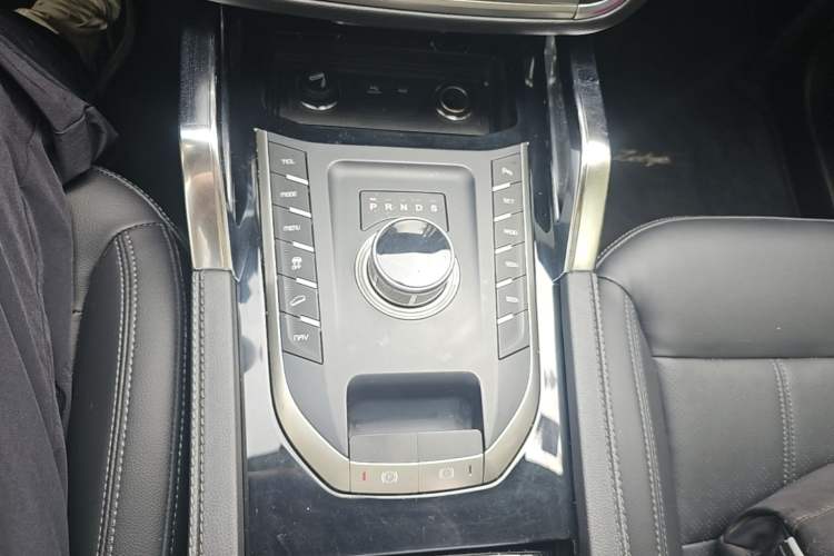 Used Zotye T700 2017 1.8T Dual-Clutch Prestige Model Gear Lever