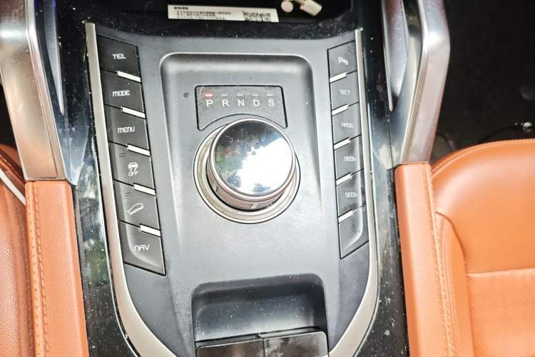 Used Zotye T700 2017 1.8T Dual-Clutch Prestige Model Gear Lever
