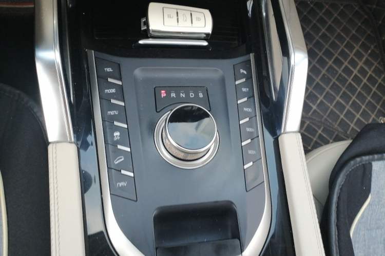 Used Zotye T700 2017 1.8T Dual-Clutch Prestige Model Gear Lever