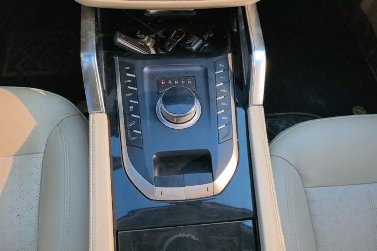 Used Zotye T700 2017 1.8T Dual-Clutch Prestige Model Gear Lever