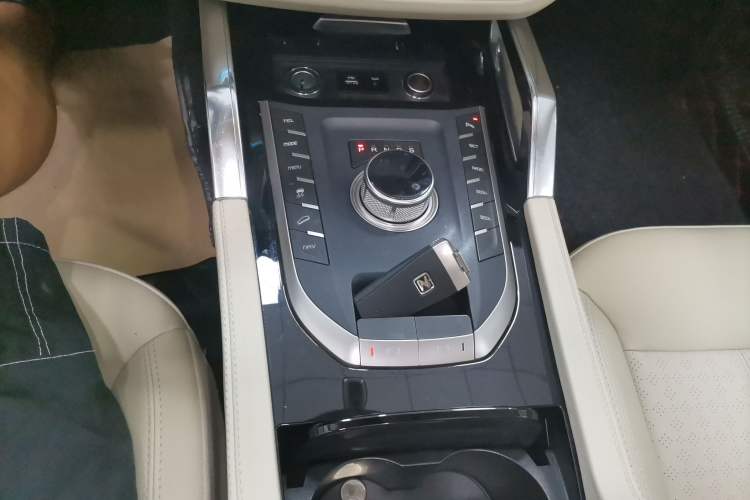 Used Zotye T700 2017 1.8T Dual-Clutch Luxury Model Gear Lever