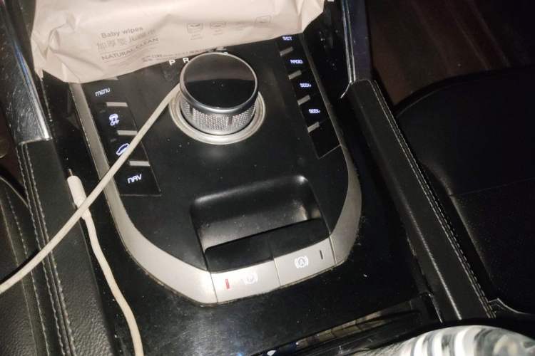 Used Zotye T700 2017 1.8T Dual-Clutch Prestige New Year Edition Gear Lever