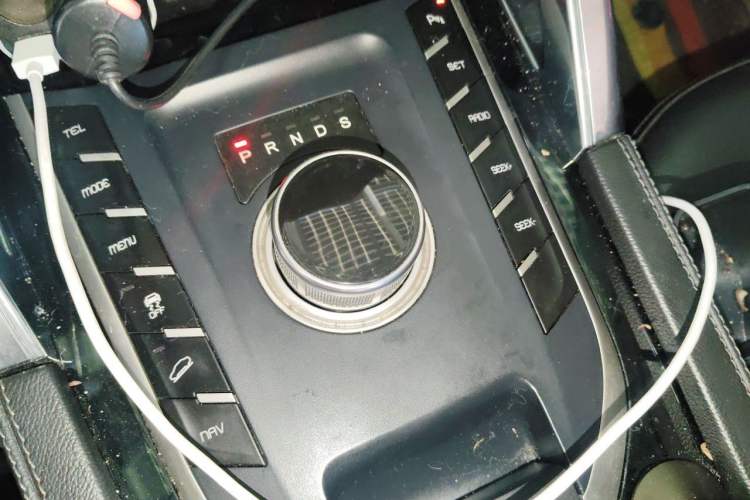 Used Zotye T700 2017 1.8T Dual-Clutch Prestige Model Gear Lever