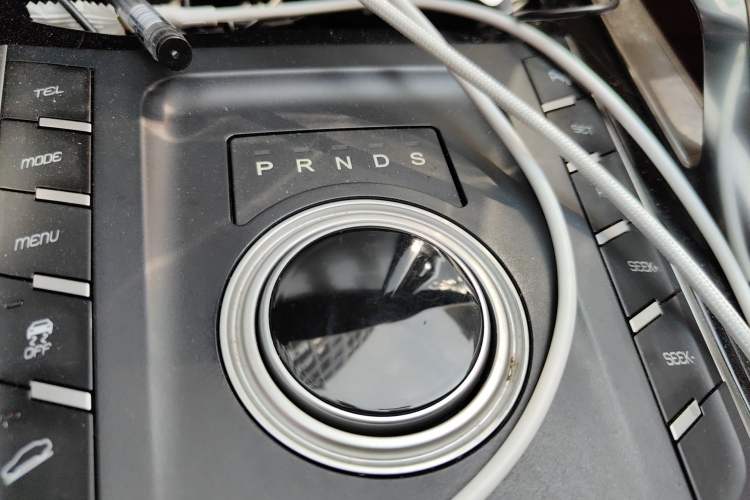 Used Zotye T700 2017 1.8T Dual-Clutch Prestige Model Gear Lever