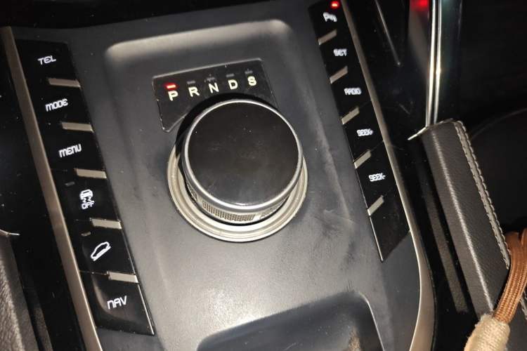 Used Zotye T700 2017 1.8T Dual-Clutch Prestige Model Gear Lever