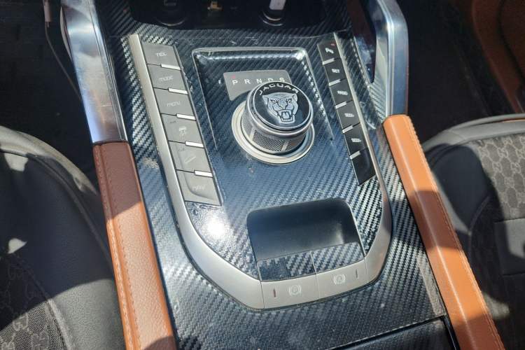 Used Zotye T700 2017 1.8T Dual-Clutch Prestige Model Gear Lever