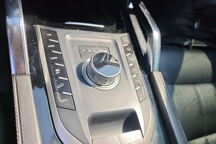 Used Zotye T700 2017 1.8T Dual-Clutch Prestige Model Gear Lever