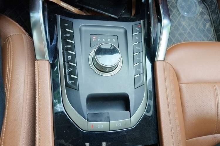 Used Zotye T700 2017 1.8T Dual-Clutch Prestige Model Gear Lever