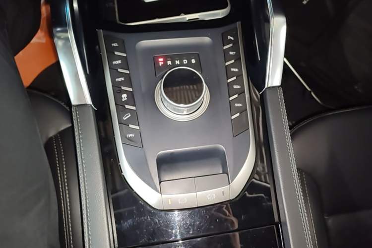 Used Zotye T700 2017 1.8T Dual-Clutch Luxury Model Gear Lever