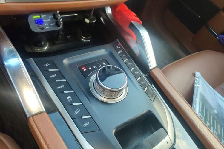 Used Zotye T700 2017 1.8T Dual-Clutch Prestige Model Gear Lever