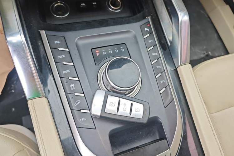 Used Zotye T700 2017 1.8T Dual-Clutch Prestige Model Gear Lever