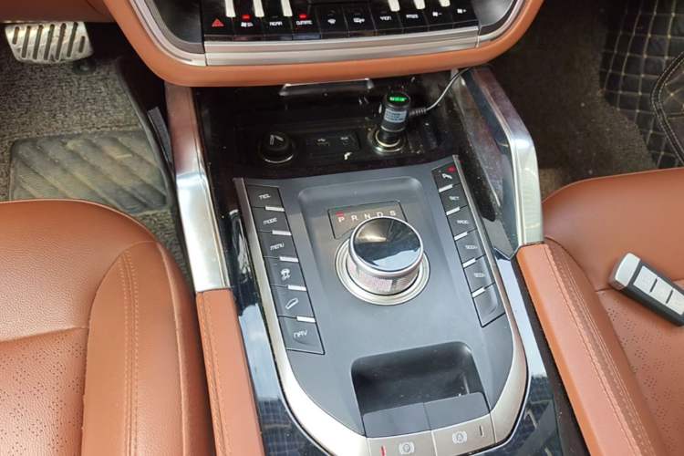 Used Zotye T700 2017 1.8T Dual-Clutch Prestige Model Gear Lever