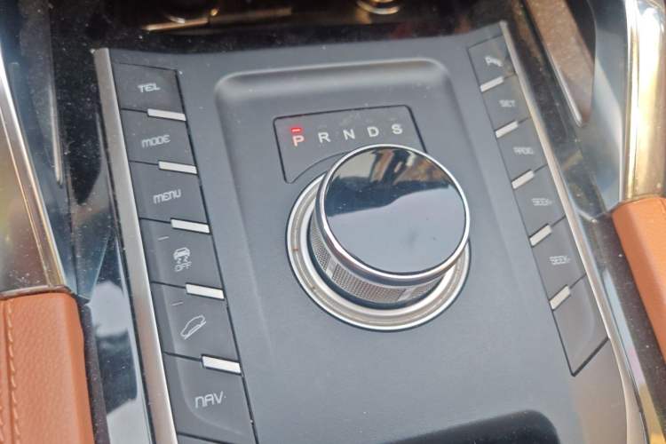 Used Zotye T700 2017 1.8T Dual-Clutch Luxury Model Gear Lever