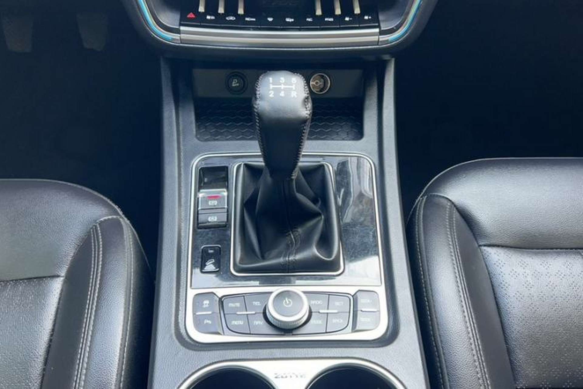 Used Zotye T700 2017 1.8T Manual Luxury Model Gear Lever