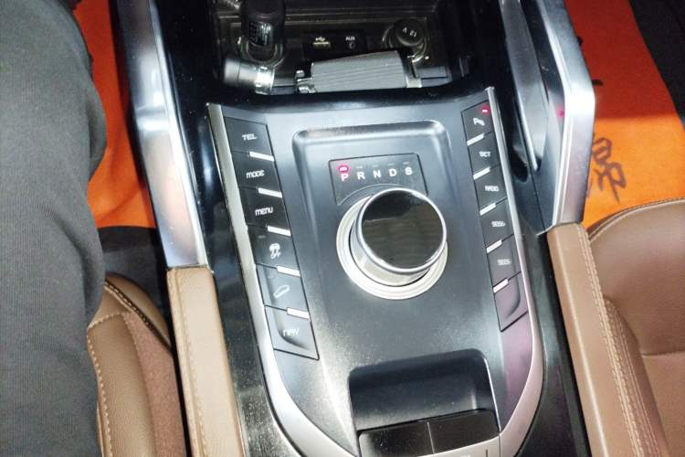 Used Zotye T700 2017 1.8T Dual-Clutch Prestige Model Gear Lever