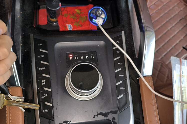 Used Zotye T700 2017 1.8T Dual-Clutch Luxury Model Gear Lever